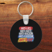 アンチ嫌い嘘の人種差別ファシズム抵抗トランプ キーホルダー (正面)