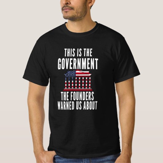 アンチ政府愛国的アメリカ人 Tシャツ (正面)