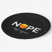 アンチ – トランプ – ノーペ、再びI ペーパープレート (アングル)