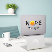 アンチ – トランプ – ノーペ、再びII シール (デスク上のノートパソコン)