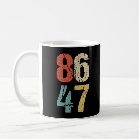 アンチ – トランプ – 86 47 I コーヒーマグカップ (左)