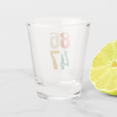 アンチ – トランプ – 86 47 I ショットグラス (裏面)