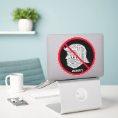 アンチ – ドナルド – トランプ語クラウドカー シール (デスク上のノートパソコン)