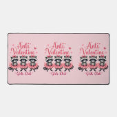 アンチ・バレンタインデーおもしろいアライグマかわいいかわいい デスクマット (正面)