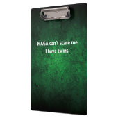 アンチMAGAツインモムズ クリップボード (左)