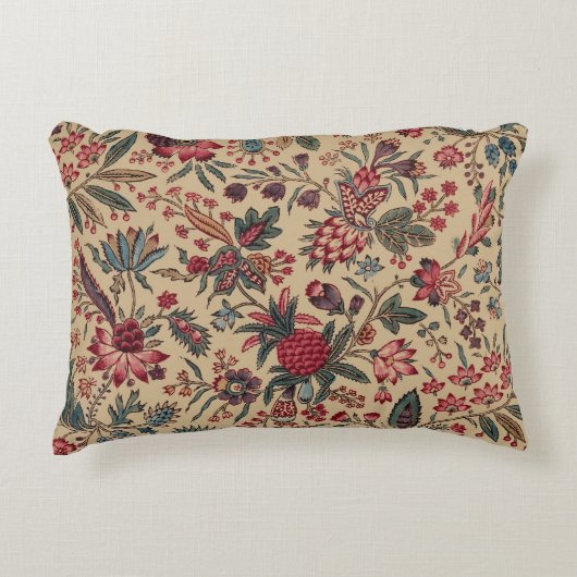 アンティークな刺繍の花のインテリア装飾 アクセントクッション (正面)