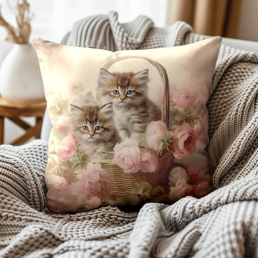 アンティークな子猫のかご ピンクの花の絵 クッション