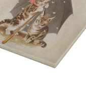 アンティークな猫のアート、傘の下のビンテージな子猫 カッティングボード (角)