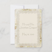 アンティークアイボリーのレースと花のウェディングテーブルナンバー 招待状 (裏面)