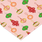 アンティークオーナメントパターン(赤、緑、ピンク) ショートテーブルランナー (コーナー)