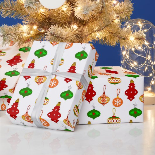 アンティークオーナメントパターン（赤、緑、白） ラッピングペーパー (クリスマス)