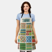 アンティークカラフルパッチワークカスタムモノグラム名 エプロン (着用した状態)