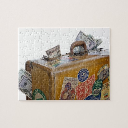 アンティークスーツケースに突出した金 ジグソーパズル (横)