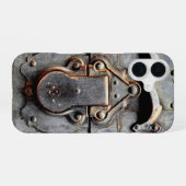 アンティークトランクの鍵 iPhone 16ケース (裏面横)