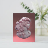 アンティークピンクカメオ、葡萄を持つ女性 ポストカード (スタンド正面)