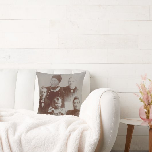 アンティークファミリーコラージュフォトB&Wイメージ クッション (ソファ)