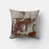 アンティークファミリーコラージュフォトB&Wイメージ クッション (正面)