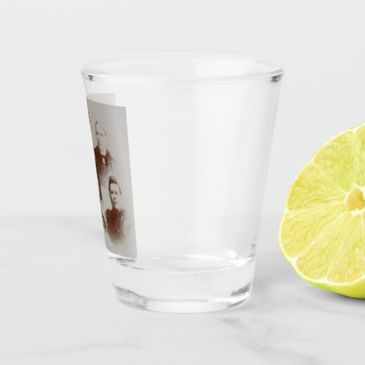 アンティークファミリーコラージュフォトB&Wイメージ ショットグラス (右)