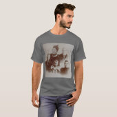 アンティークファミリーコラージュフォトB&Wイメージ Tシャツ (正面フル)