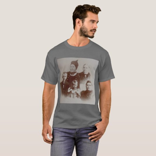 アンティークファミリーコラージュフォトB&Wイメージ Tシャツ (正面フル)