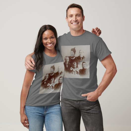 アンティークファミリーコラージュフォトB&Wイメージ Tシャツ (ユニセックス)