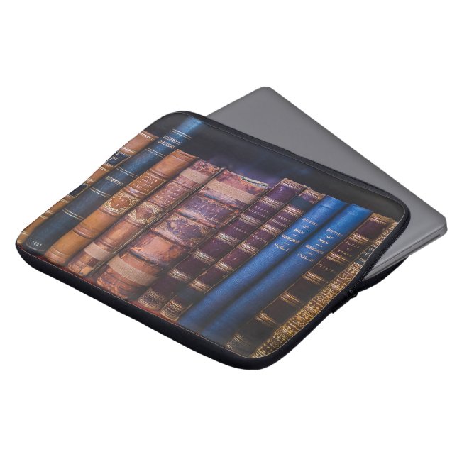 アンティークブックのバインドブック ラップトップスリーブ (正面上部)