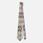 アンティークホワイトアンドダスティピンクアジャンジア花びら ネクタイ (正面)