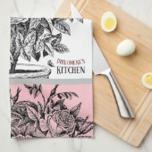 アンティークローズブッシュ – あなたの選択の文字ピンク キッチンタオル (四つ折り)