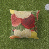 アンティークヴィンテージレッドホワイトピンクイエローローズ アウトドアクッション (芝生)