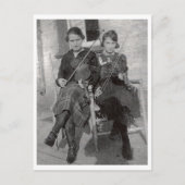 アンティーク写真：ヴァイオリンを持つ2人の女性 ポストカード (正面)