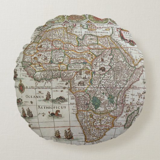 アンティーク旧世界地図アフリカbyブラウ， c.1635 ラウンドクッション (正面)