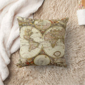 アンティーク旧世界地図Frederick de Wit, c.1680 クッション (ブランケット)