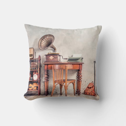 アンティーク椅子，古いタイプライター，レトロラジオ，グランプ クッション (正面)