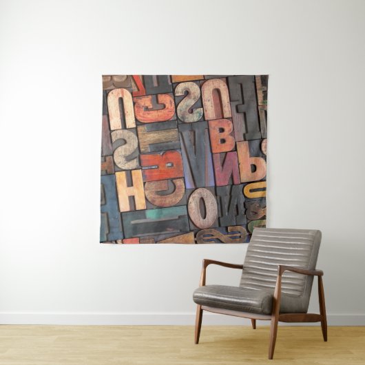 アンティーク版の印刷ブロックにカラーのインクパティを付ける タペストリー (インサイチュ(横))