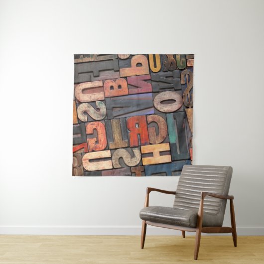 アンティーク版の印刷ブロックにカラーのインクパティを付ける タペストリー (インサイチュ)