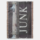 アンティーク牽引トラックのジャンクサイン。車、錆びた金属 スローブランケット (正面縦)