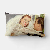 アンティーク結婚式 新婚夫婦、幸せな花嫁と新郎 ランバークッション (裏面)