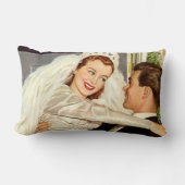 アンティーク結婚式 新婚夫婦、幸せな花嫁と新郎 ランバークッション (正面)