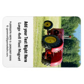 アンティーク赤と黄色のトラクターinフィールド マグネット (横)