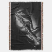 アンティーク·クラリネット·スチルライフB&W スローブランケット (正面縦)