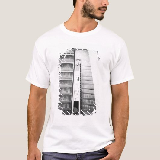 アンティーブ フランス, ピカソ美術館の階段 Tシャツ (正面)