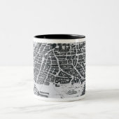 アントワープ1598年の地図 ツートーンマグカップ (中央)