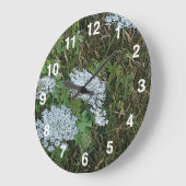 アンヌのレースの白い野生の花 ラージ壁時計 (傾斜)