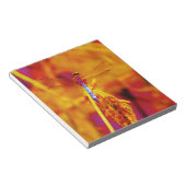 アンバーと暗い赤紫色のレインボードラゴンフライ ノートパッド (アングル)