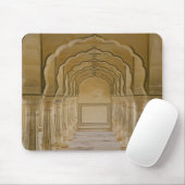 アンバーパレスの中に柱のあるアーチ型の歩道 マウスパッド (マウス)