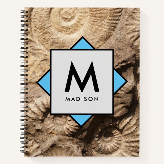 アンモナイトの貝殻と名前とモノグラム ノートブック (正面)