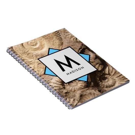 アンモナイトの貝殻と名前とモノグラム ノートブック (右側)