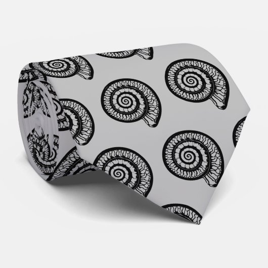 アンモナイト化石、灰色と黒の渦巻き貝殻 ネクタイ (ロール)