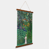 アンリルーソー – エキゾチックな森の中の女性歩く 吊り下げ型タペストリー (傾斜あり)