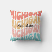 アン・アーバー、ミシガン枕の繰り返し虹 クッション (正面)
